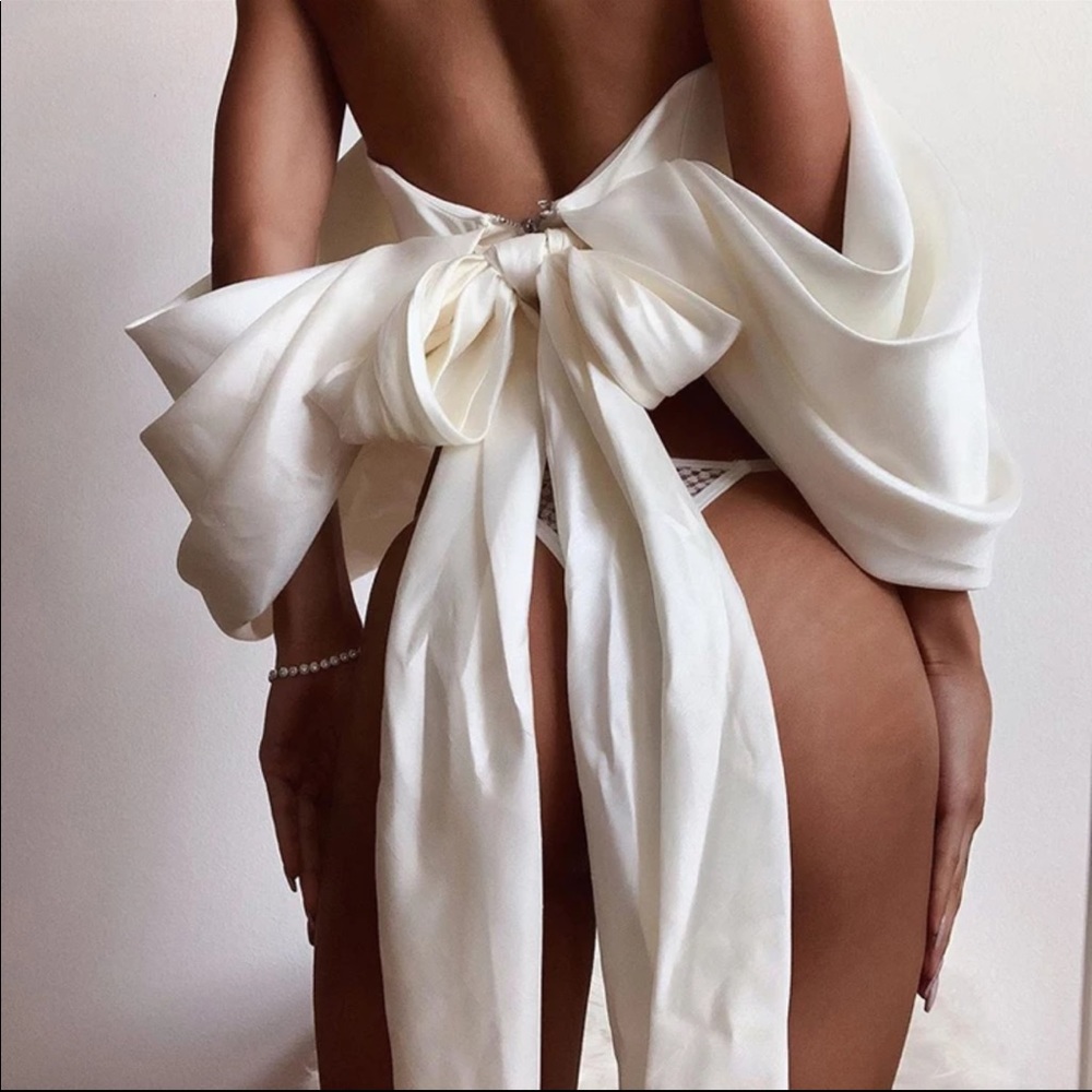 Black off shoulder bow top - Picture 2 of 7